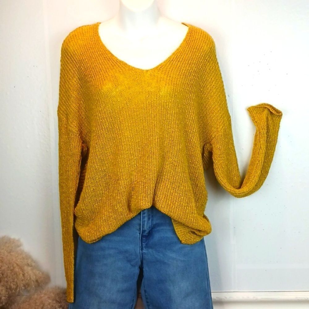 Moon & Madison long-sleeve mustard yellow sweater with a twist back detail (L)